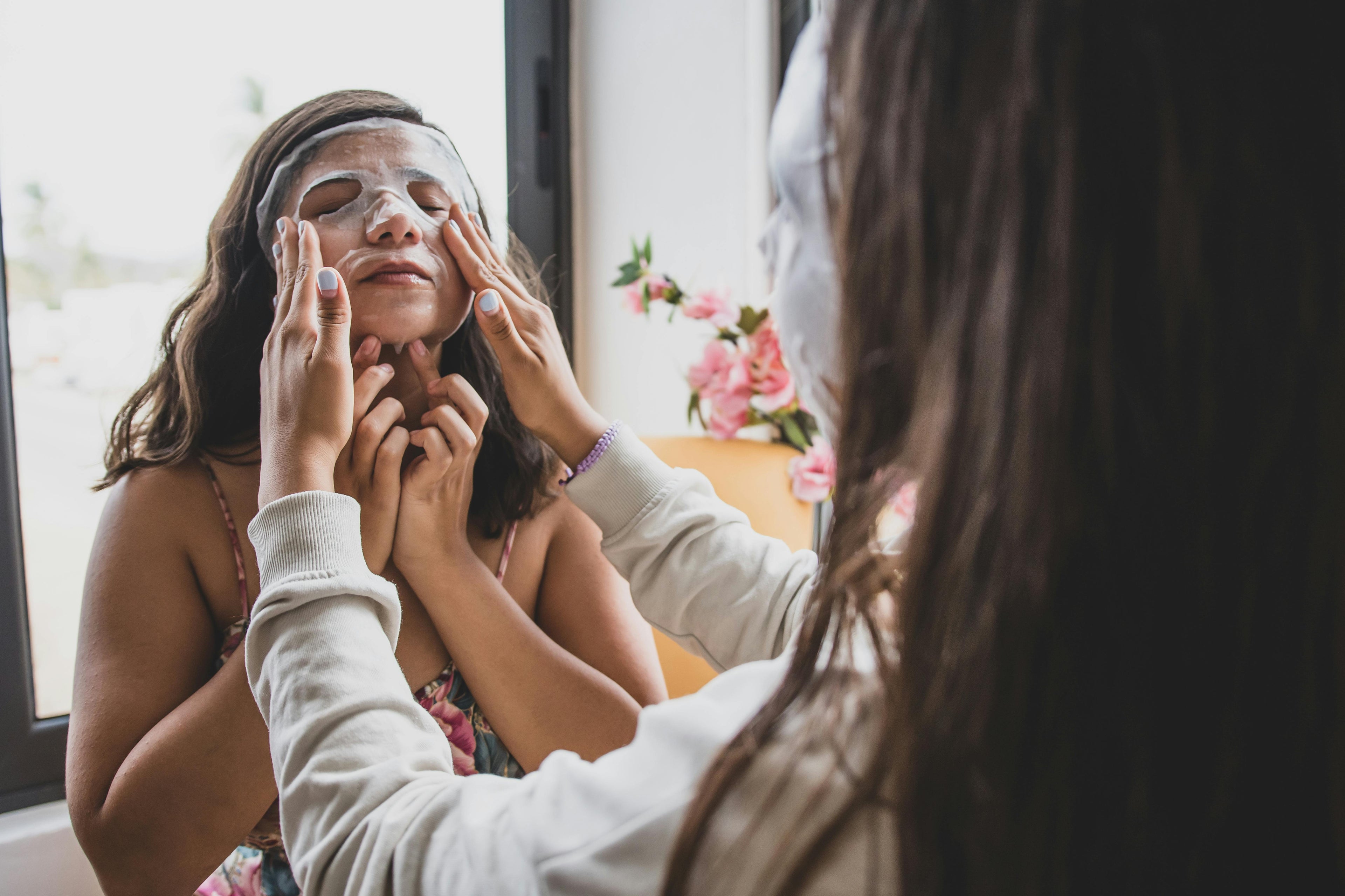 Actifs naturels et hormones : niacinamide, AHA, zinc, hydrolats… à chaque phase du cycle Image