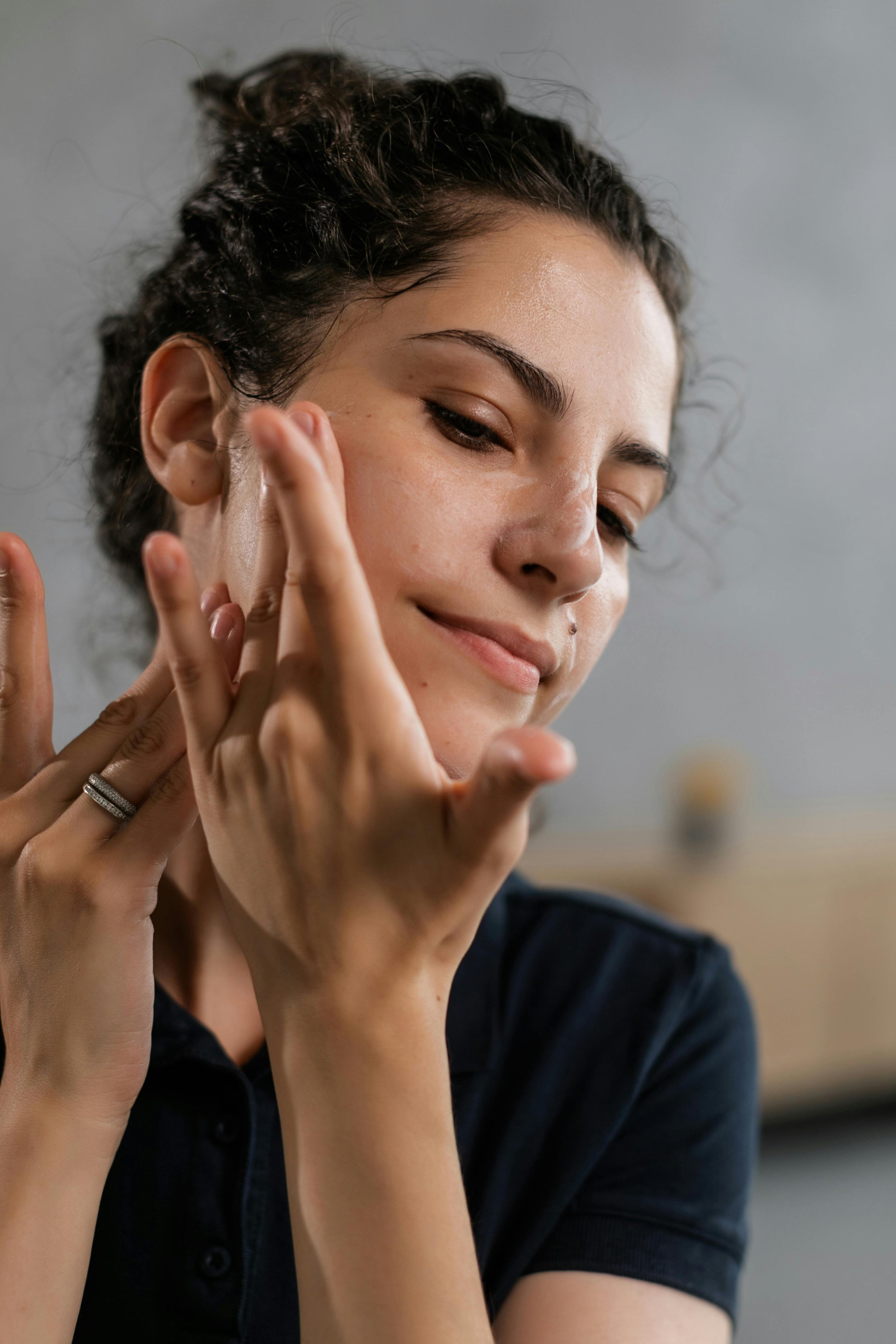 Comment utiliser les hydrolats pour enrichir une routine sensorielle 