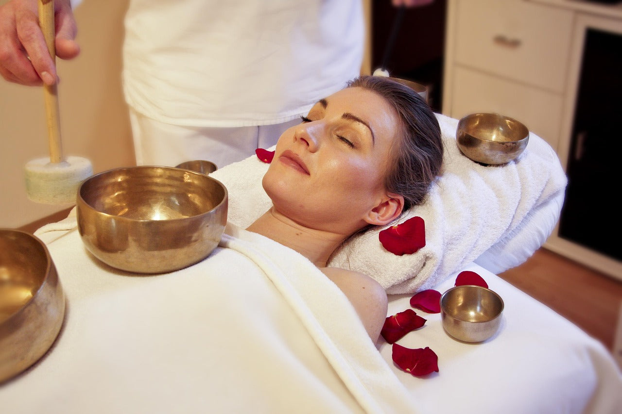 La puissance des gestes lents  comment le massage du visage améliore le bien-être émotionnel Image