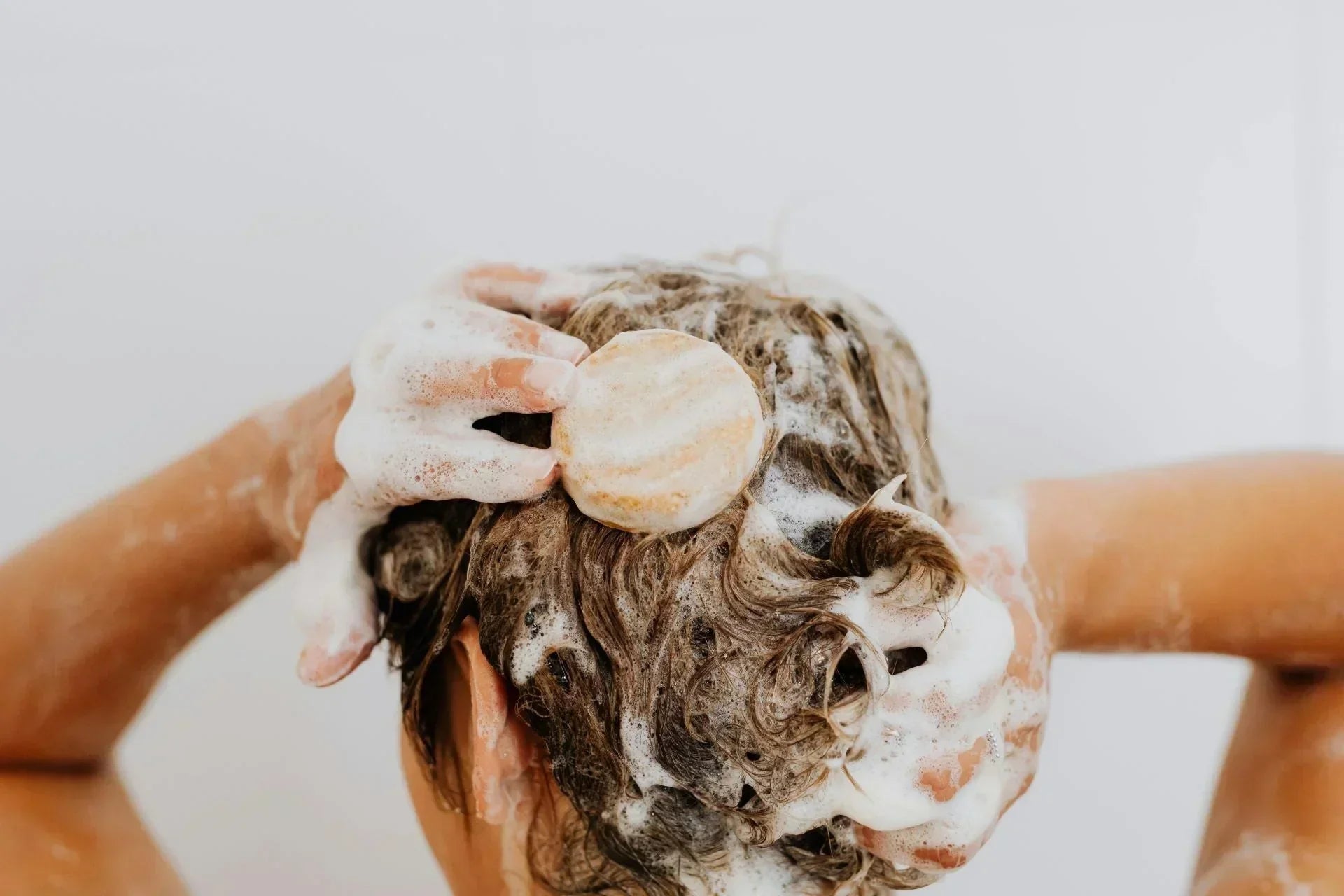 Les secrets d'une routine capillaire naturelle pour des cheveux éclatants toute l'année Image