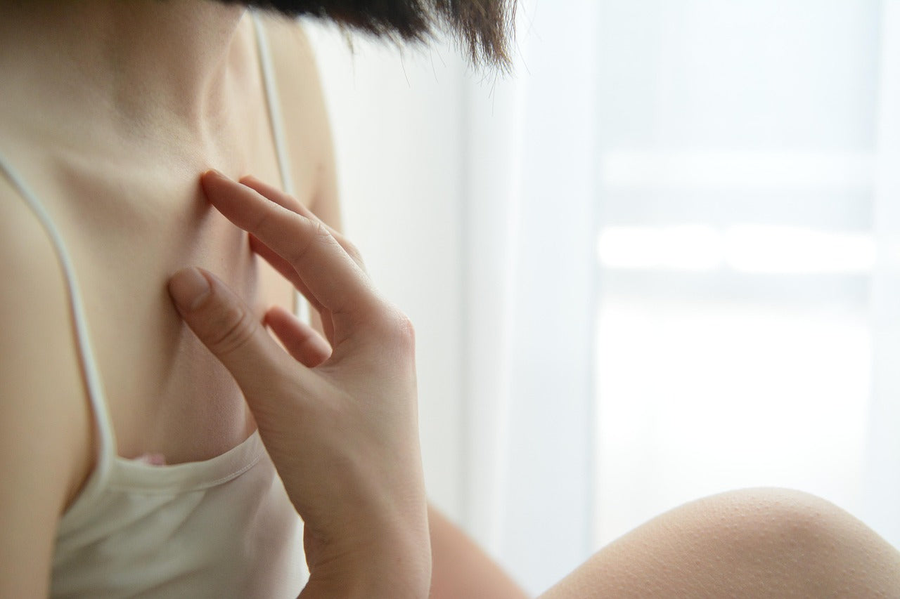Menstruations & peau sensible : comment apaiser rougeurs, tiraillements et irritations ?