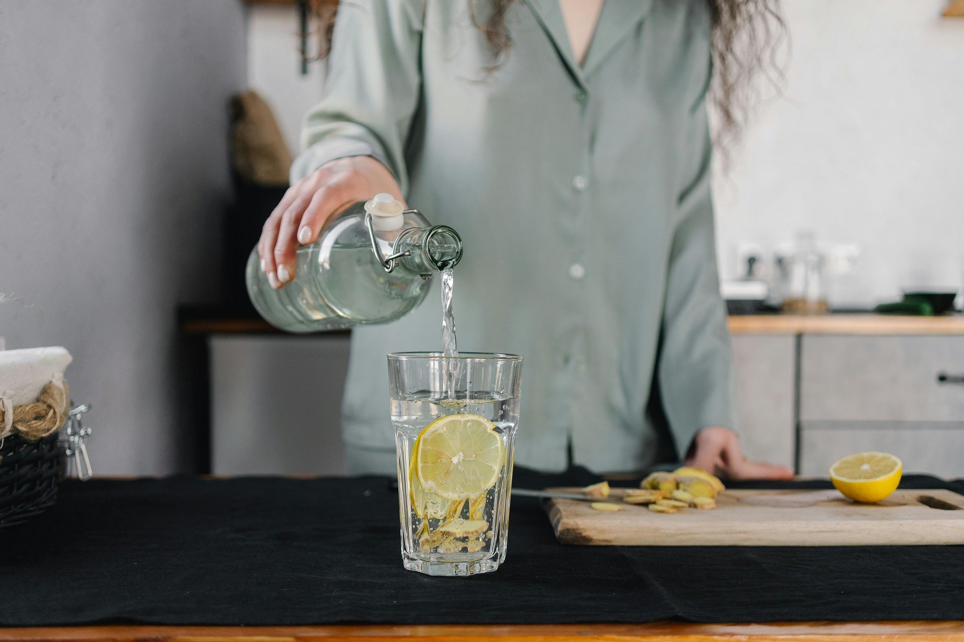 Nutrition & cycles hormonaux : les aliments qui améliorent l’équilibre de la peau Image