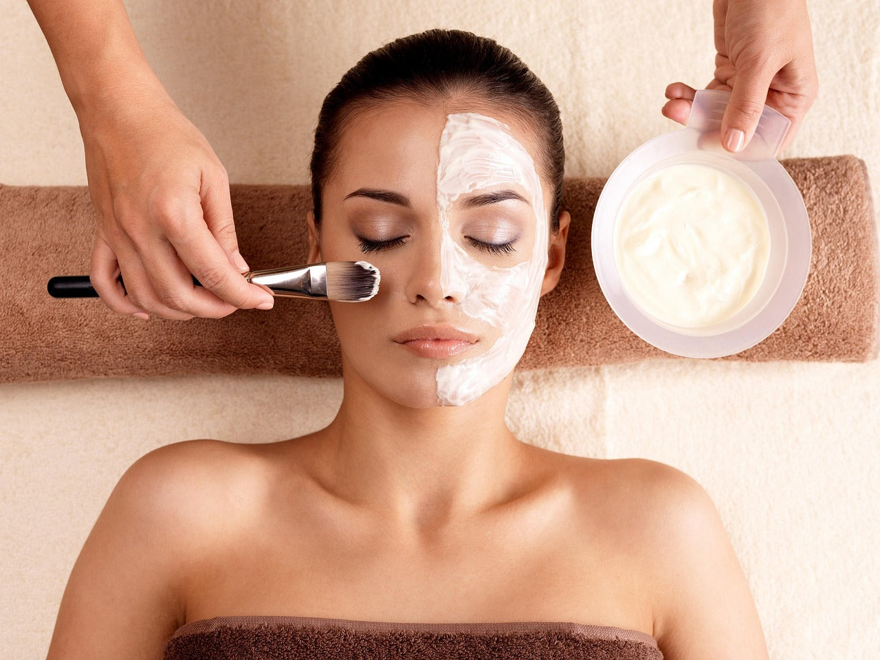 Quels soins visage pendant l’ovulation ? Booster l’éclat naturel en phase ovulatoire