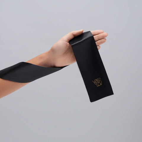 Coffret bandeau en satin noir – Élégance, sensualité et douceur pour tes instants de complicité